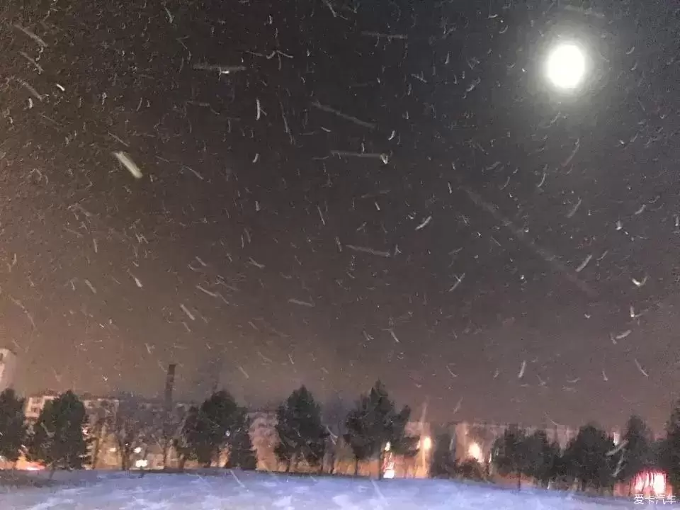 十首关于雪月的诗词，冬夜里雪月最宜，月映雪时最忆君。