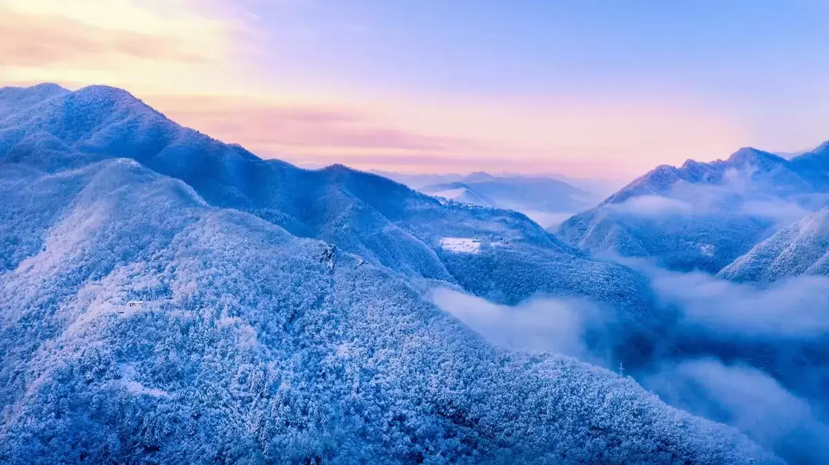 十五首关于雪晴的诗词，日映满窗松竹影，雪消并舍鸟乌声。