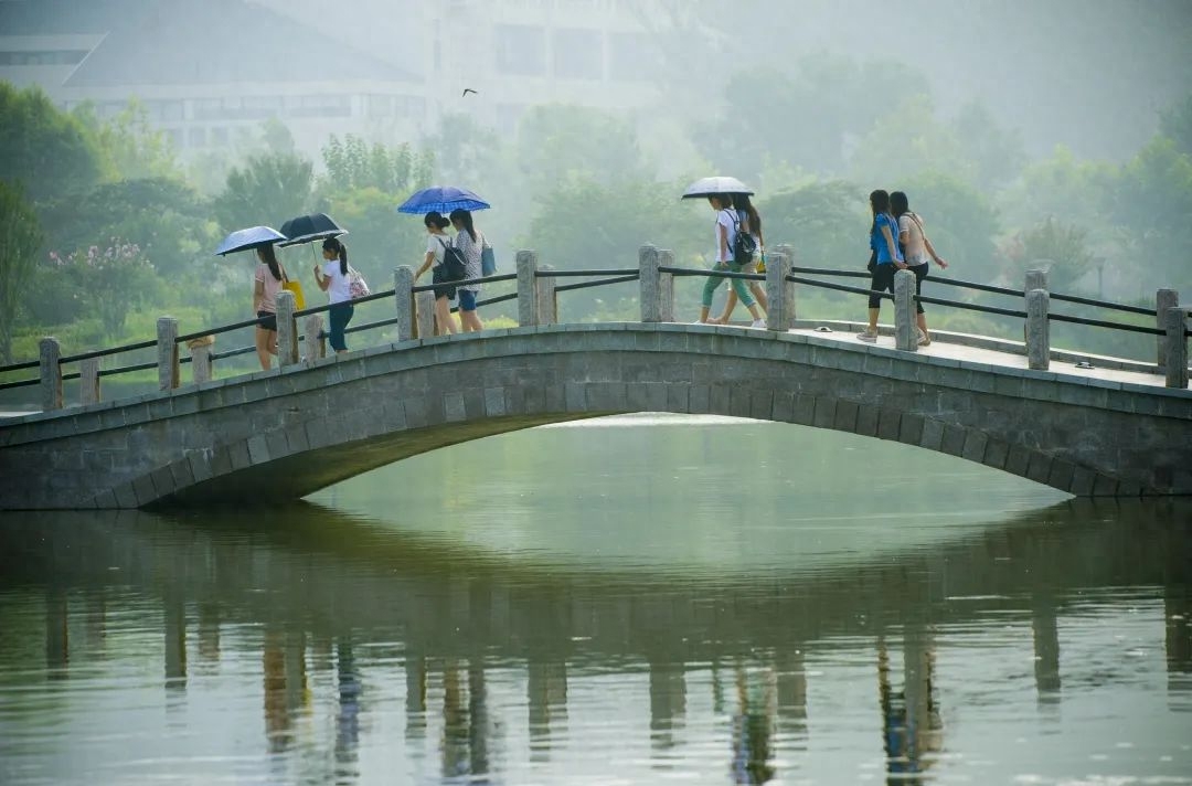 哪些大学靠海边（15所海边大学，一起考上去看海）