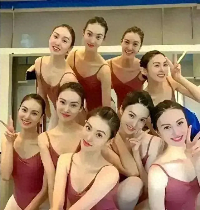 美网友：恒大歌舞团堪比朝鲜牡丹峰乐团-Song and Dance Troupe