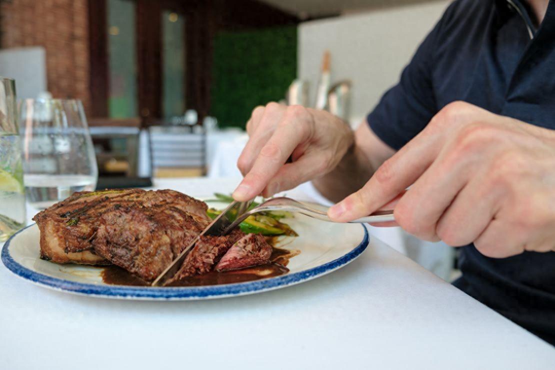 外刊：Eating a low-carb diet based on meat? You may gain weight later on