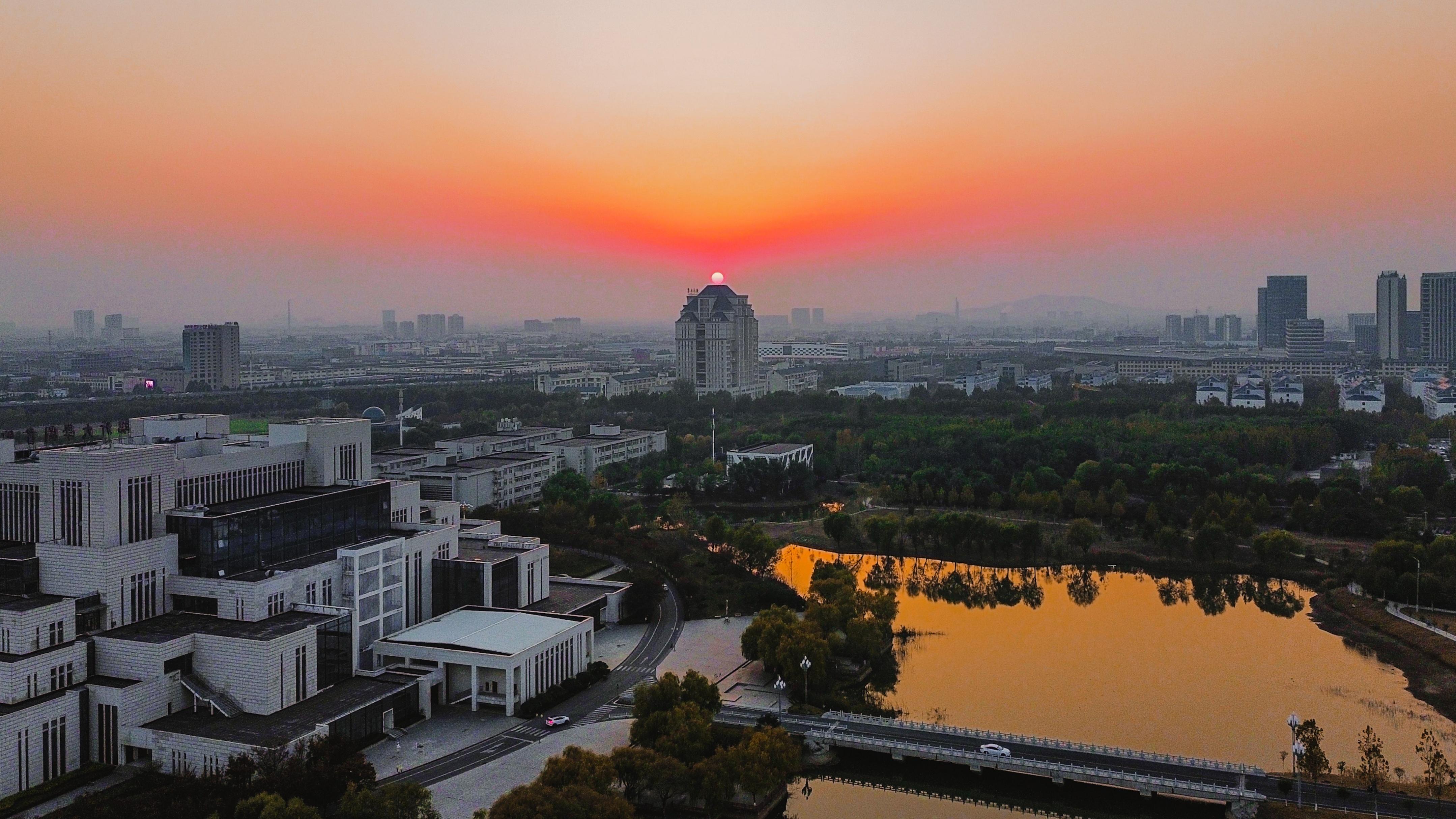 临沂大学：亚洲单体面积最大，导航上课，校园异地恋！